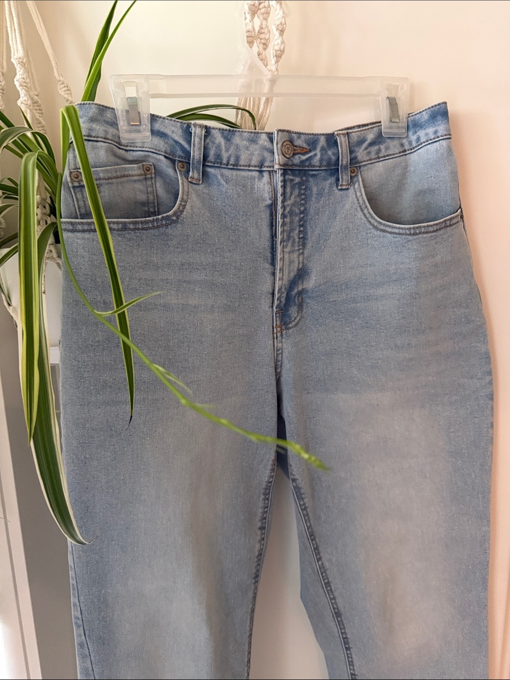 Frye High-Rise Cuffed Crop Jeans – Stevie Wash – Size 6/28 EUC Costco Denim